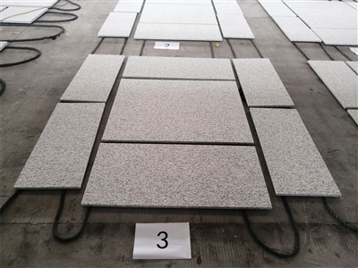 Lantai Granit di Kawasan Letak Kereta